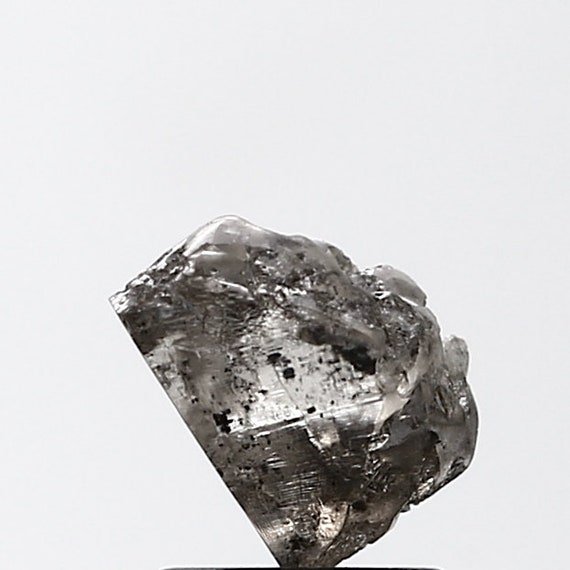 Diamant Brut Naturel 0.65 Ct - Forme Poire - Gris Sel & Poivre - Percé - Afrique Du Sud