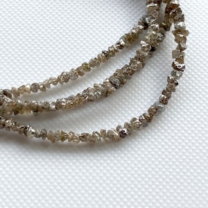 2mm bis 3mm Champagnerbraune Rohdiamantperlen, Natürliche Erde abgebaut konfliktfreie Rohe ungeschliffene Diamantperlen, 8&quot;/16&quot; Strang, DDS773/22