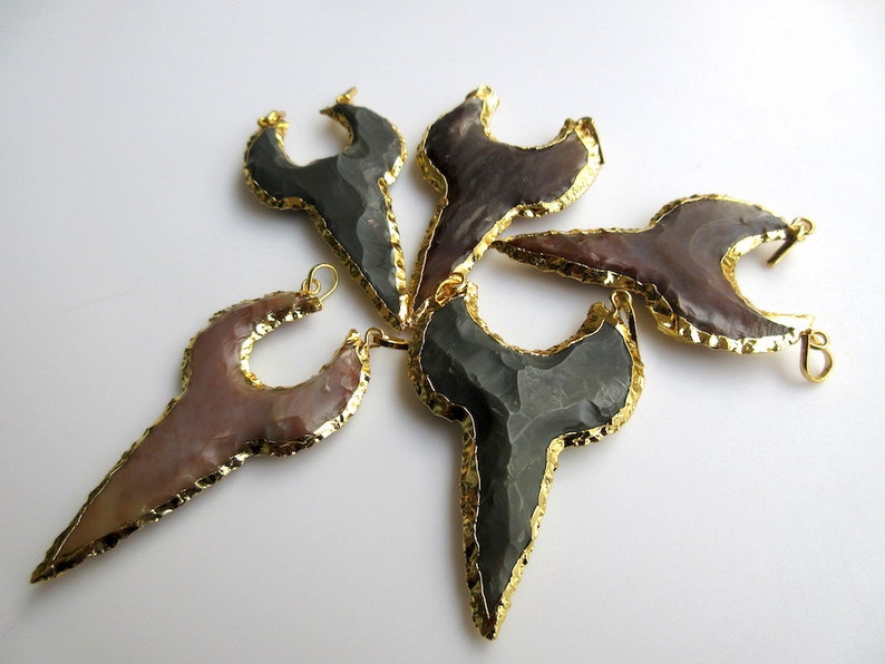 SKU-Ah9536 Electroplated Raw Gemstone Connectors 20pcs Jasper Arrowhead Pendant Gold Arrowhead Pendant Huge 60mm