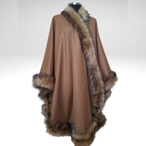 Excusite Vintage inspired alpaca cashmere moca brown cape with alpaca fur trim, handmade plus size wrap cloak, timeless winter fashion for evening wear. This cape, with its voluminous cut and long length, is ideal for tall and well-built ladies.