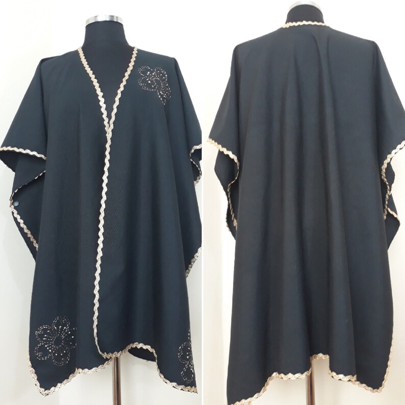 Natural fabrics, loose-fitting silhouettes, and artsy, timeless designs—especially popular among women seeking comfortable, elegant, and expressive