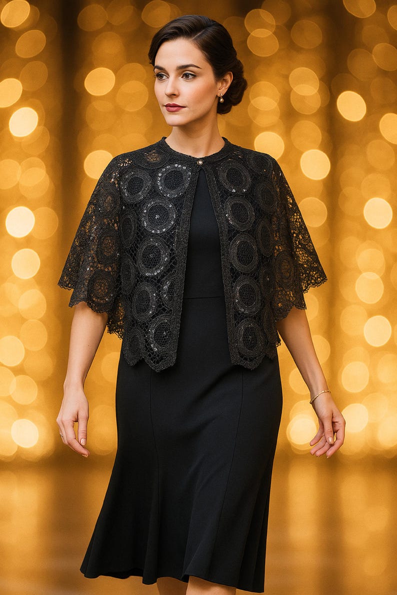 This luxurious capelet has the feel of an exquisite vintage piece. Designed with lots of love and attention to  details.Loose fit for extra comfort, soft and warm.
Falls loosely from the shoulders, cape style no arms. it Fastened with a rhinestone button.