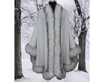 Luxuriöser Elfenbein Kaschmir Hochzeit Cape mit Pelzbesatz - Eleganter Mantel für die Winter