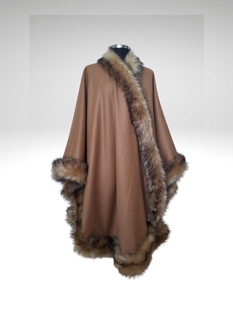Excusite Vintage inspired alpaca cashmere moca brown cape with alpaca fur trim, handmade plus size wrap cloak, timeless winter fashion for evening wear. This cape, with its voluminous cut and long length, is ideal for tall and well-built ladies.