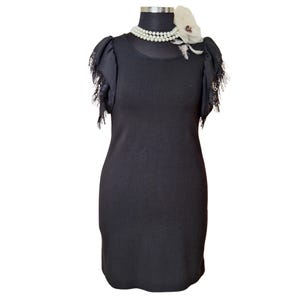 Stylish  Knee-Length Sheath Dress  with Lace Details - Size M -Label-United Colors of Benetton