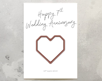 Tarjeta de 7º aniversario de bodas. Tarjeta con estampado de corazón y diseño de tubería de cobre para 7º aniversario de bodas. Sobre incluido.