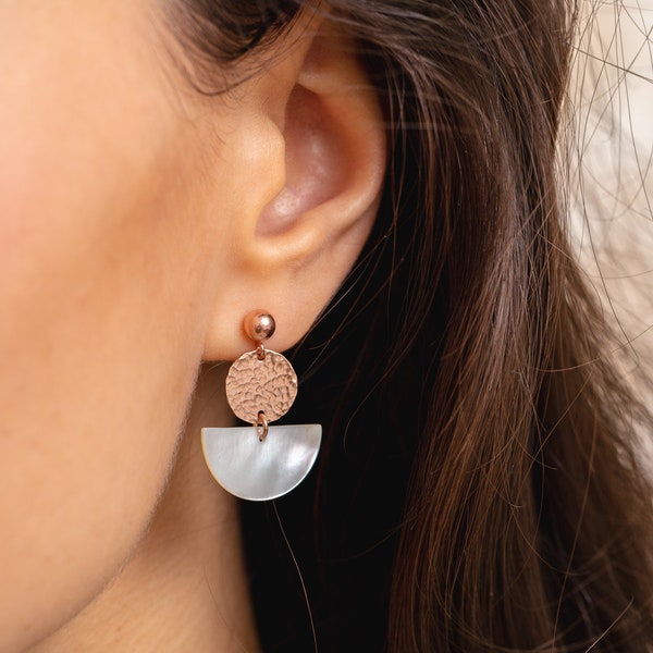 Boucles d'oreilles femme en Or Rose Gold-Filled 14 carats et Nacre blanche, boucles SEYCHELLES