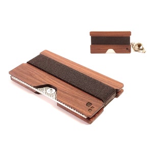 Visitenkartenetui | CORDOVA S - Schwarznuss Holz - Breiter erweiterbarer Kartenhalter aus Holz - Geschenke für Geschäft, Firma, Büro + Einschulung