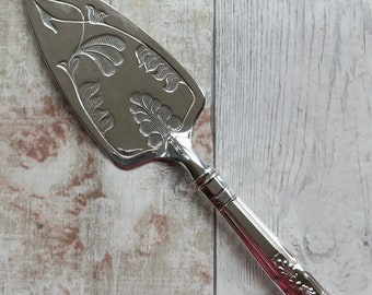 Vintage Cake Slice. Vintage Decorative Cake Server. Ornate Silver Plated Cake Knife. Formal Afternoon Tea. Made in England.