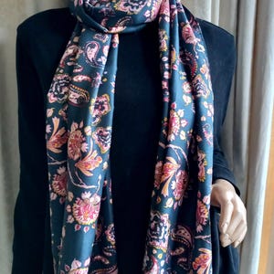 Paisley Scarf. Vintage Avon Scarf. Dark Blue and Pink Scarf. Long Length Scarf. 1970s Style Paisley Scarf.