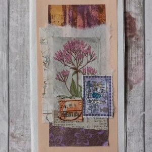 Carte de collage fait main. Carte de voeux faite main OOAK. Papier fait main et enveloppe. Carte d'art de collage recyclée. Carte faite main de design floral.