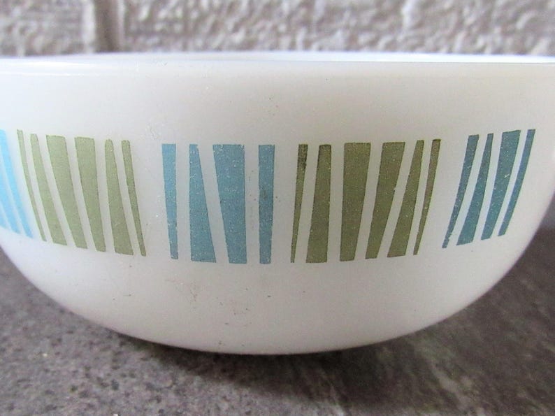 small pyrex bowls