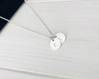 Collana con due dischi iniziali in argento, disco iniziale personalizzato in argento sterling, collana con due lettere, collana personalizzata, collana con due dischi