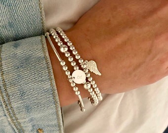 Zilveren gepersonaliseerde engelenvleugel armband stapel, sterlingzilveren sieraden, op maat gemaakte armband stapel, armband set, handgestempeld sieraden cadeau