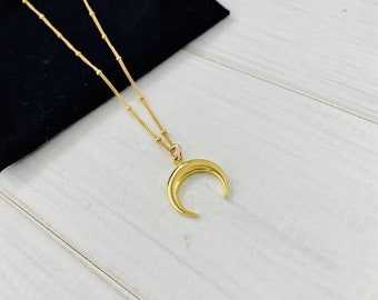 Gold Crescent Moon Necklace, Horn Necklace, Upside down moon Charm, Cresent Moon Jewellery, 14K Gold filled Necklace, Ox Bow Necklace