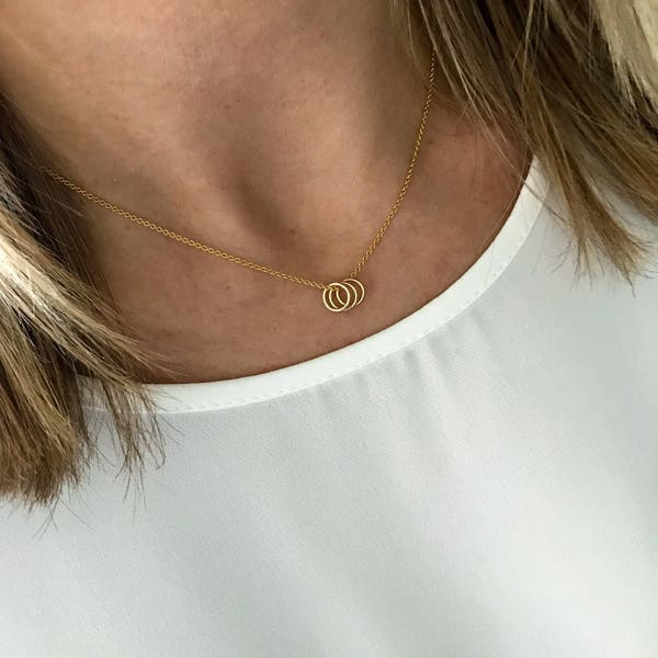 Three Gold Rings Necklace, 3 Circle Necklace, 14K Gold Filled Jewellery, Jewellery with Meaning, Family Necklace, 30th Gift, Sisters Gift