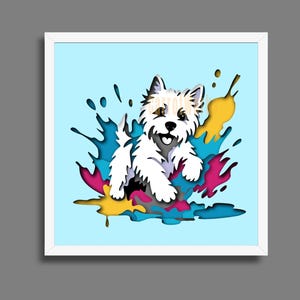 Puede incluir: Una pieza de arte mural cuadrada y enmarcada que presenta una ilustración estilo recorte de papel en capas de un perro Westie blanco. El perro está centrado sobre un fondo azul claro con salpicaduras de pintura amarilla, magenta y azul oscuro.