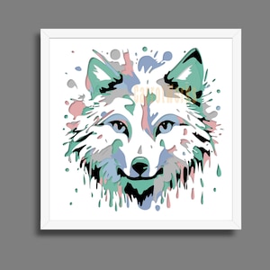 Pode incluir: Impressão artística emoldurada com uma cabeça de lobo estilizada. A obra de arte usa um efeito de tinta respingada com cores como verde-azulado, rosa, cinza e preto. Os olhos do lobo são azuis.