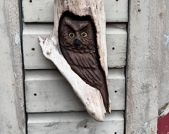 Owl in a nook . Chainsaw carved owl