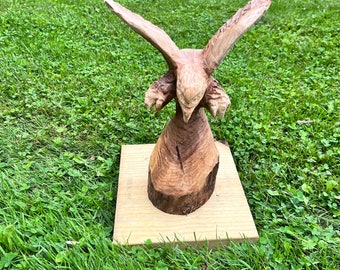 Chainsaw carved eagle