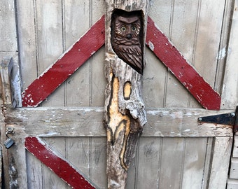 Owl . Chainsaw carved owl