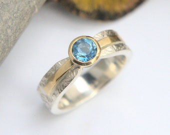 Anillo solitario de oro y plata de grado AA con aguamarina y banda texturizada de mimbre única. Hecho a pedido