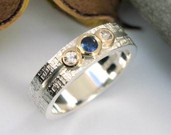 Banda texturizada de mimbre de anillo de oro y plata de tres piedras de zafiro azul y blanco, HECHO A PEDIDO