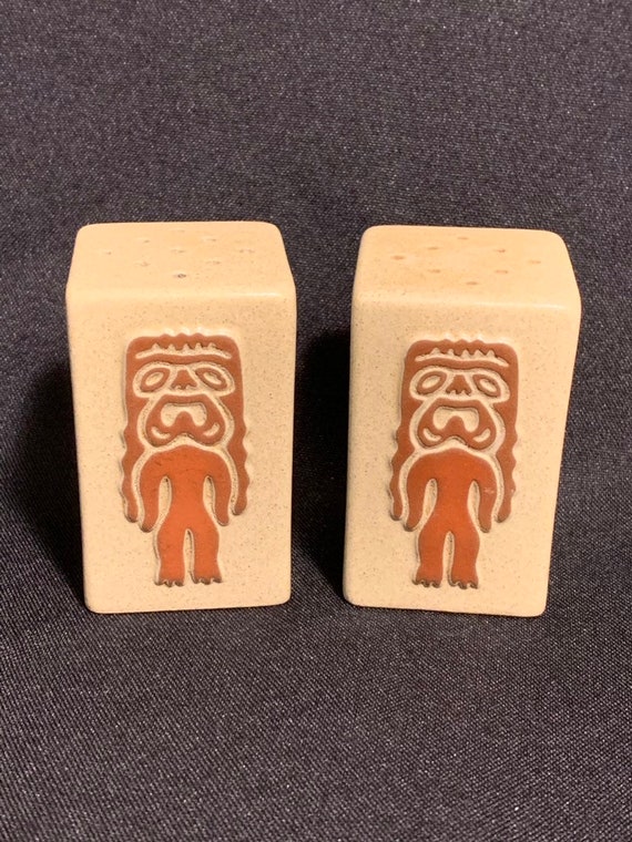 Vintage Hawaiian Tiki salt pepper shakers luika hawaii pottery