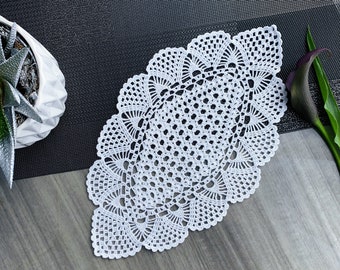 Doily ovale blanc crocheté, dentelle doily pour la décoration de mariage / maison, centre de table, 14 pouces doily, idées cadeaux, cadeau mère