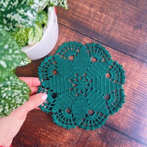 Green crocheted round doily, lace doily for christmas/home decor, table centerpiece, 6 inch doily for dream catcher, gift ideas, placemat
