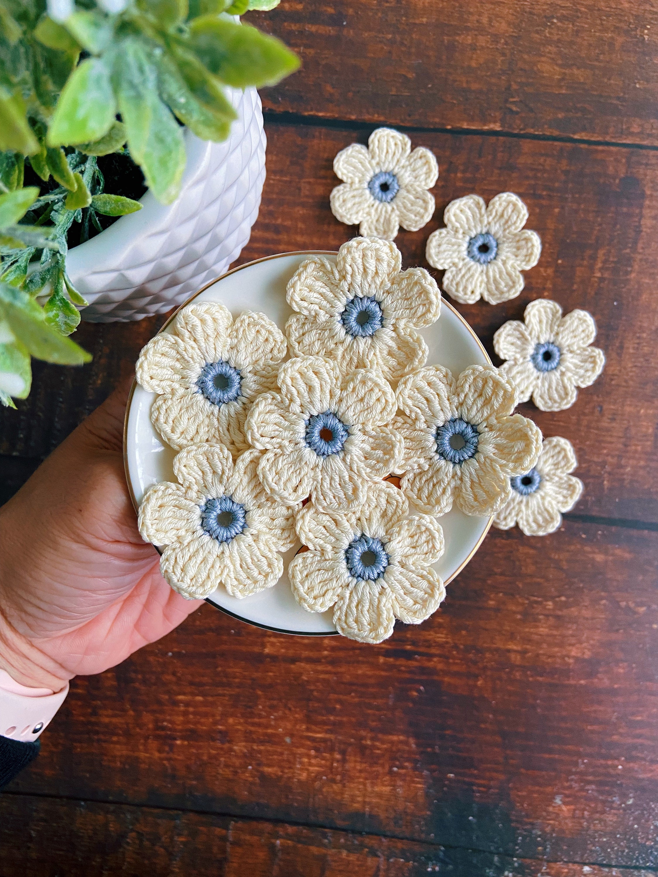 Handmade crochet 10 flowers applique Cardmaking scrapbook white wedding,5cm 