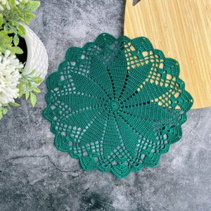 Green crocheted round doily, lace doily for christmas/home decor, table centerpiece, 10 inch doily for dream catcher, gift ideas, placemat