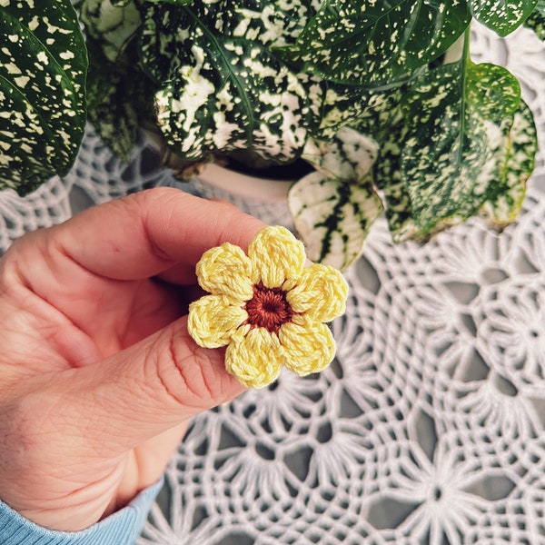 10 petits tournesols, appliques fleurs au crochet, tournesols scrapbooking, embellissements pour vêtements, bijoux fleurs, carterie