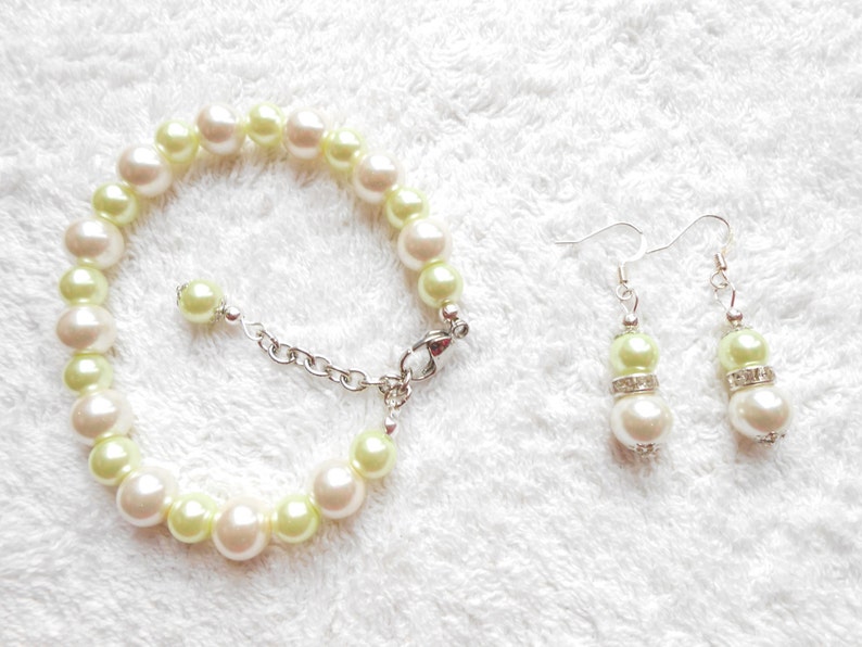Pearl set Wedding jewelry Bridal jewelry Birthday gift Ivory and pale green pearl set Wedding set Gift for friend Wedding necklace