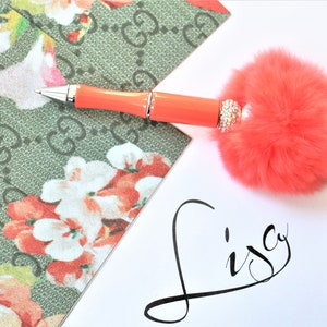 Stylo décoratif, stylo perlé, accessoires de bureau, planificateurs 2024, corail Pantone, stylo de déclaration, stylo embelli en cristal et en fourrure, NOUVEL article