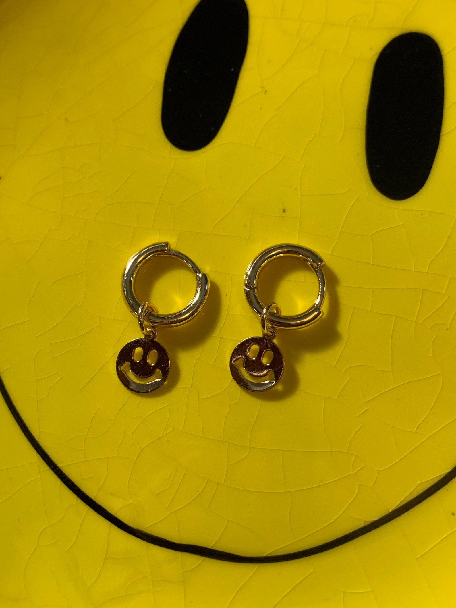 Gold Smiley Earrings Smiley charm earrings Smiley face - Etsy.de