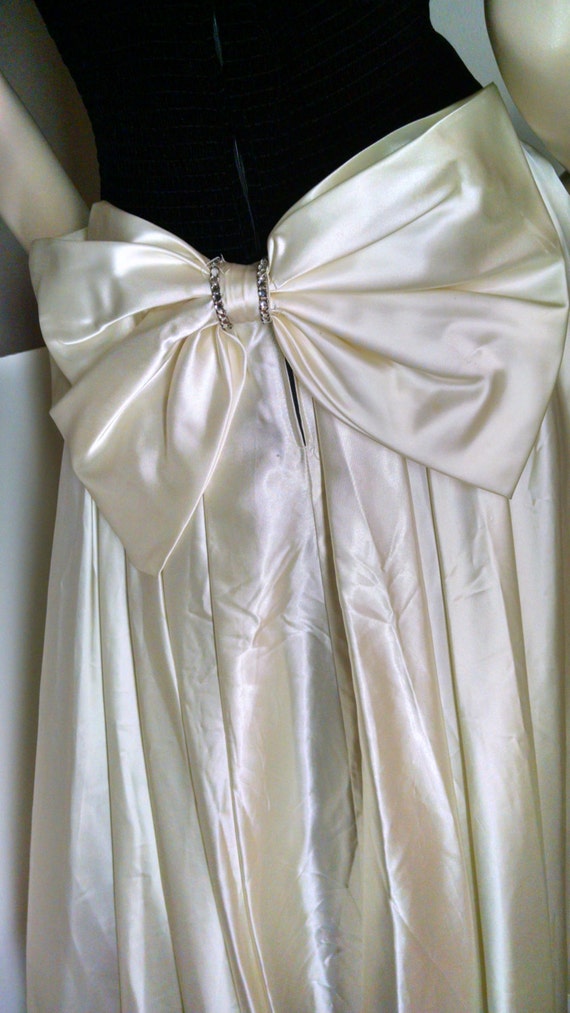 Black Velvet-White Satin New Years Dress / Size 1… - image 5