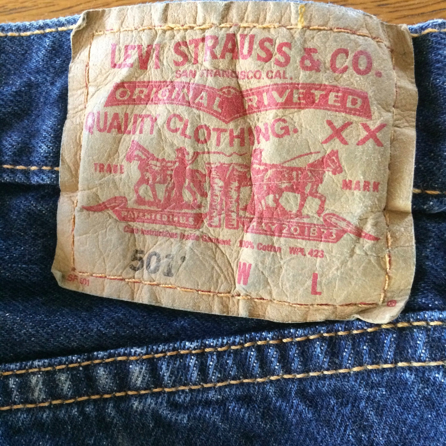 501 Zipper Fly Levi Jeans 27 Waist 34 Inseam Dark Blue as in