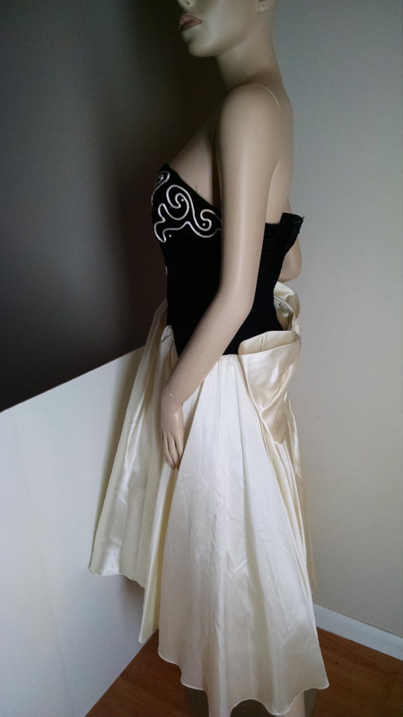Black Velvet-White Satin New Years Dress / Size 1… - image 3