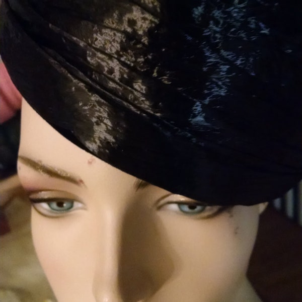 Rose Petal Pillbox Hat / Vintage 1950s / Shiny Surface / Strong Structure / Inside Combs to help stay in place / Estate Sale Find