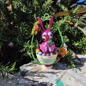 Ornamento di coniglietto quilled stravagante in uovo di carta: arte pasquale unica per bambini e adulti, coniglietto quilled di carta unico, celebrazione festosa di Pasqua