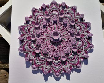 Gequilleerde papieren mandala: paarsgrijs handgemaakt muurdecor