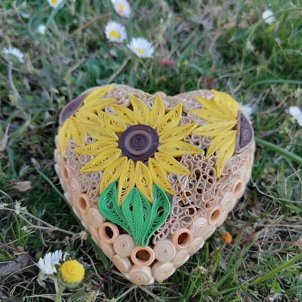 Paper Quilled Jewelry Box, Jewelry Sunflower Heart Box, Engagement gift for Bride, Jewelry Box, Proposal Ring Box, Summer Basket Stuffers