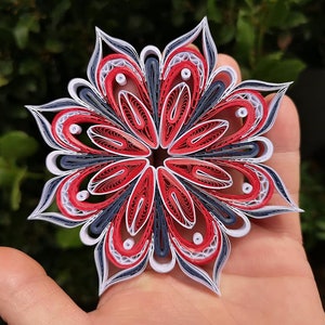 Mandala di carta bianco rosso, ornamento di carta quilled, mandala estivo 3D USA, decorazione sospesa del 4 luglio, regalo patriottico unico, decorazione artistica di carta
