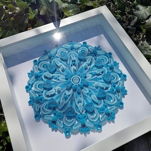Mandala da parete con quilling blu, mandala di carta, decorazione boho per inaugurazione della casa, design zen floreale, regalo zen boho, arte unica fatta a mano