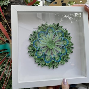Mandala da parete in carta, mandala su carta quilled, arredamento moderno per la casa, decorazione da parete con cornice, regalo di compleanno, arte fatta a mano, 6,2 pollici