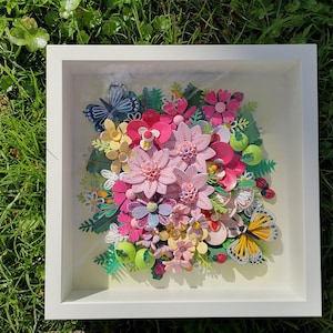 Arte floreale con quilling di carta, quilling 3D con cornice, decorazione da parete con fiori in fiore, decorazione floreale di carta unica, regalo di compleanno o di nozze