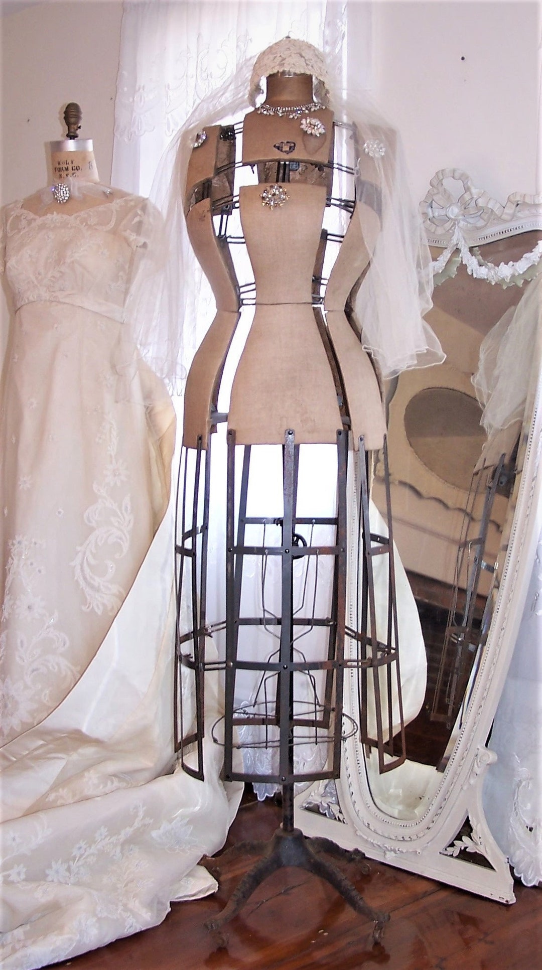 dress mannequin Female French Dress Form With Round Base MM-FFDRB White / 6-8