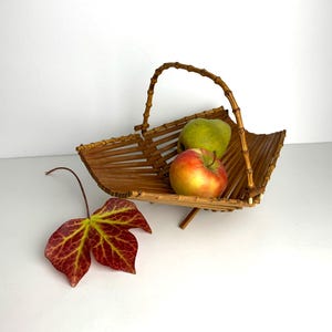 vintage fruit basket, foldable fruit basket, bread basket, string basket, bamboo fruit bowl made of wood, 60s living, housewarming gift