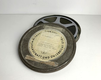 lata de película vintage, lata de película metálica sin película, lata vieja y en mal estado para rollos de película, para almacenamiento y decoración, aspecto de oficina industrial,